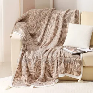 Bohemian Knitted Throwblanket With Pendant