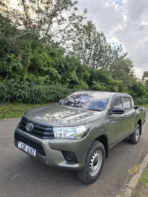 Toyota Hilux 2024 Gold