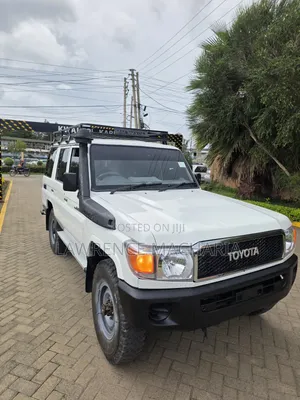 Toyota Land Cruiser 2016 White