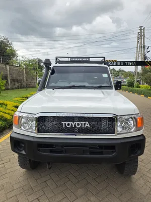Toyota Land Cruiser 2016 White