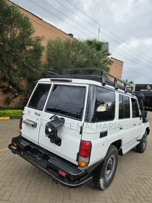 Toyota Land Cruiser 2016 White
