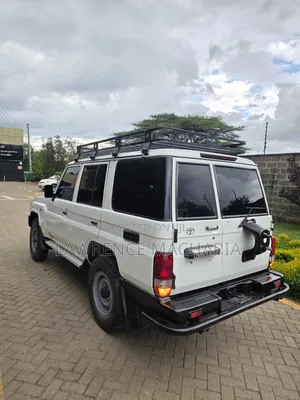 Toyota Land Cruiser 2016 White