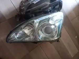 Toyota Harrier 240 Headlight