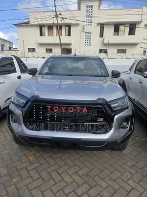 Toyota Hilux Rogue 4x4 2019 Silver