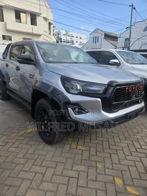 Toyota Hilux Rogue 4x4 2019 Silver