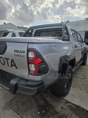 Toyota Hilux Rogue 4x4 2019 Silver