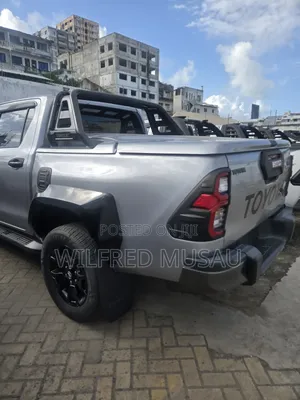 Toyota Hilux Rogue 4x4 2019 Silver