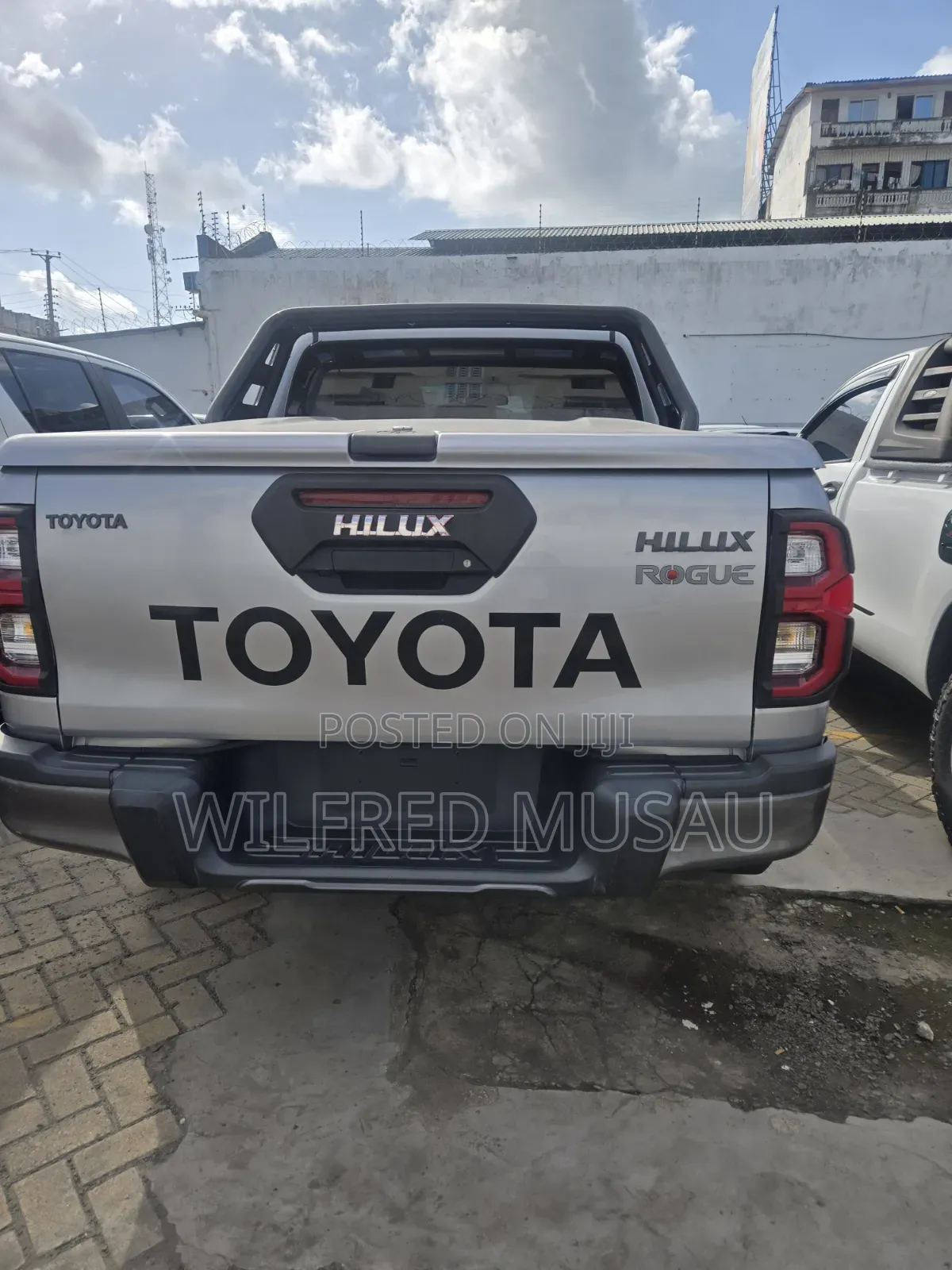 Toyota Hilux Rogue 4x4 2019 Silver
