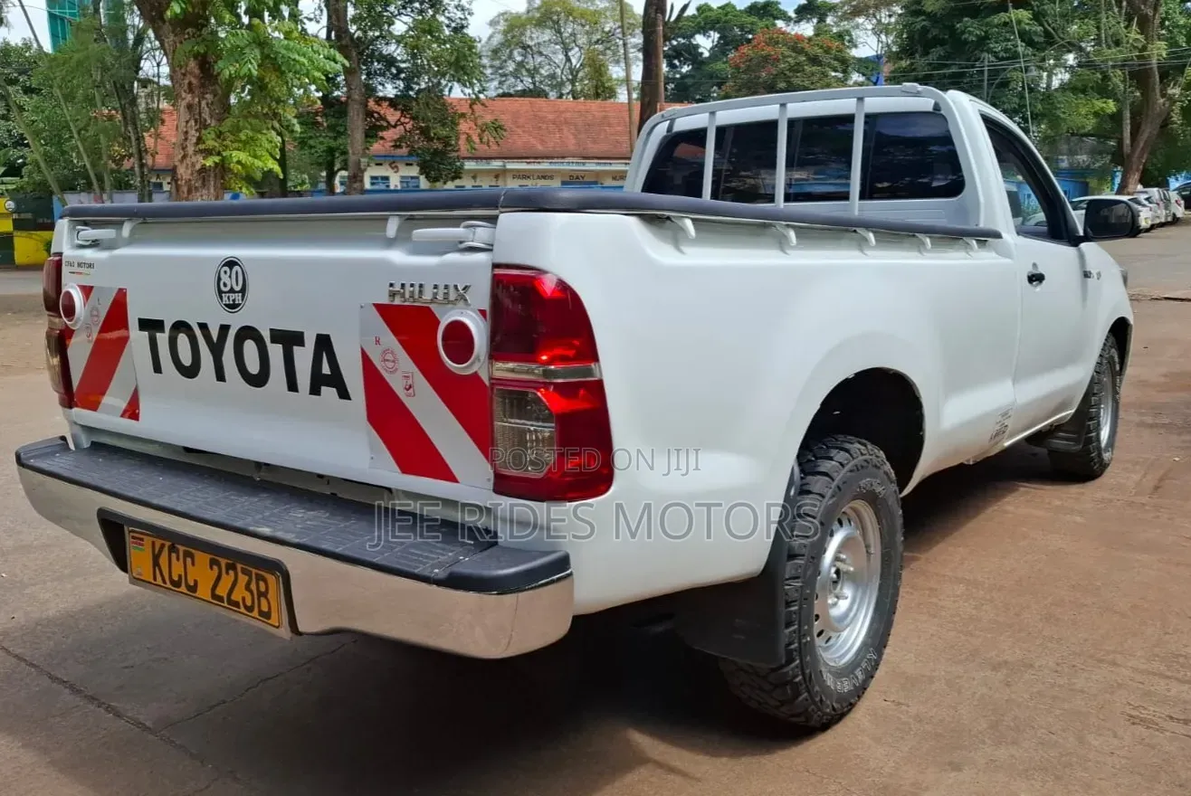 Toyota Hilux 2014 White