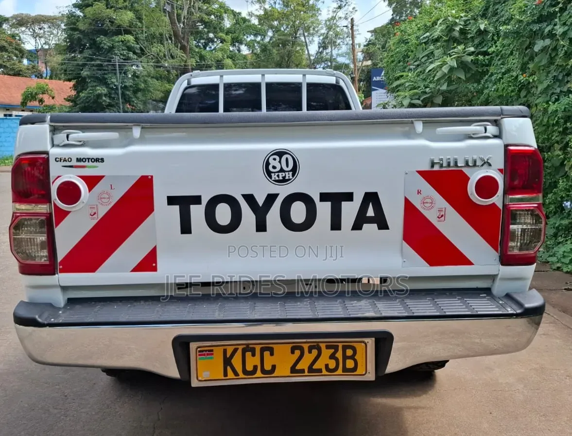 Toyota Hilux 2014 White