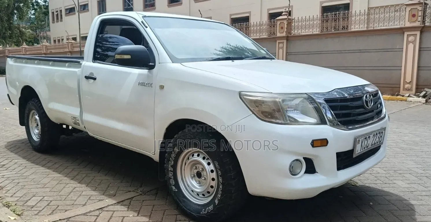 Toyota Hilux 2014 White