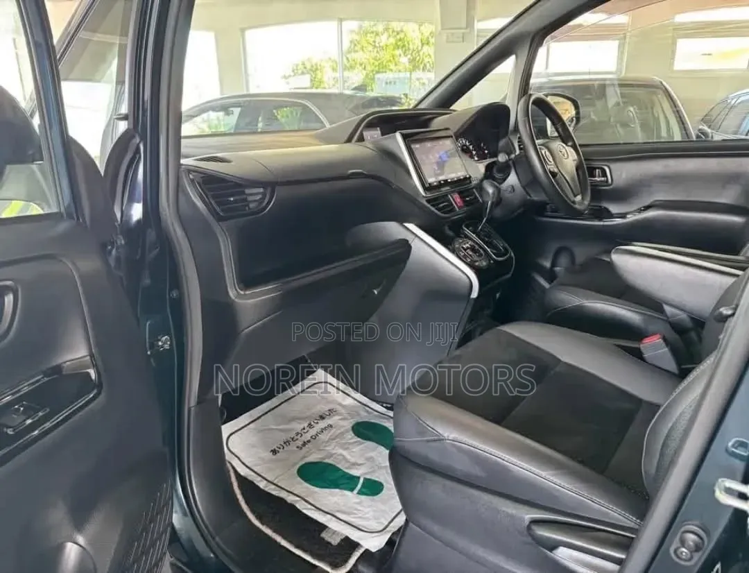 Toyota Noah 2020 Blue