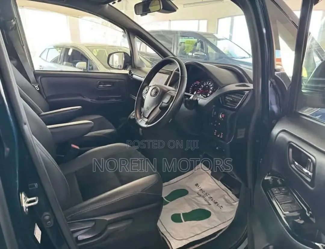 Toyota Noah 2020 Blue