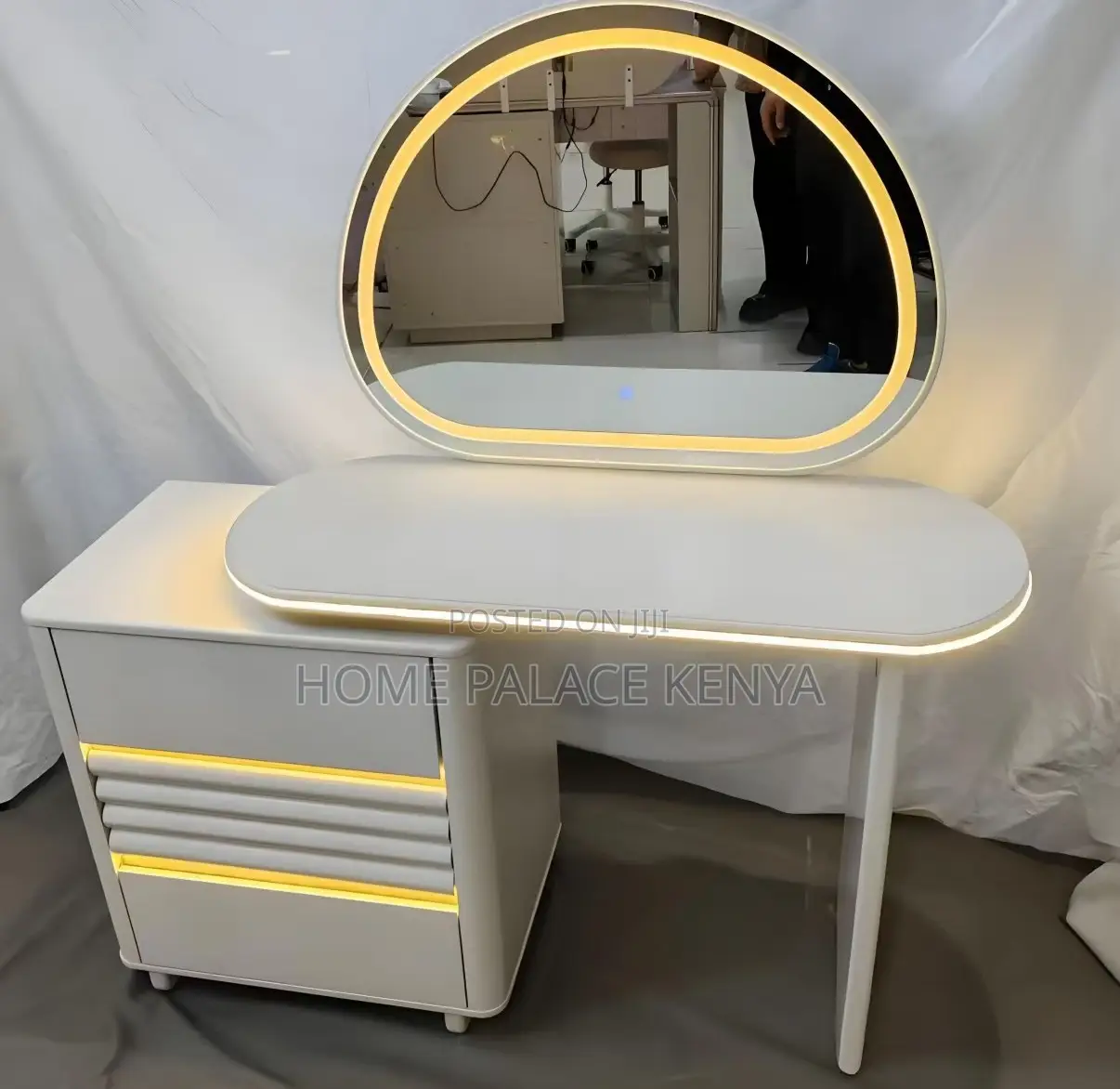 Vanity Table: Solid Wood MDF Led Makeup Dressing Table