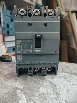 Schinder 200a McCb 3pole