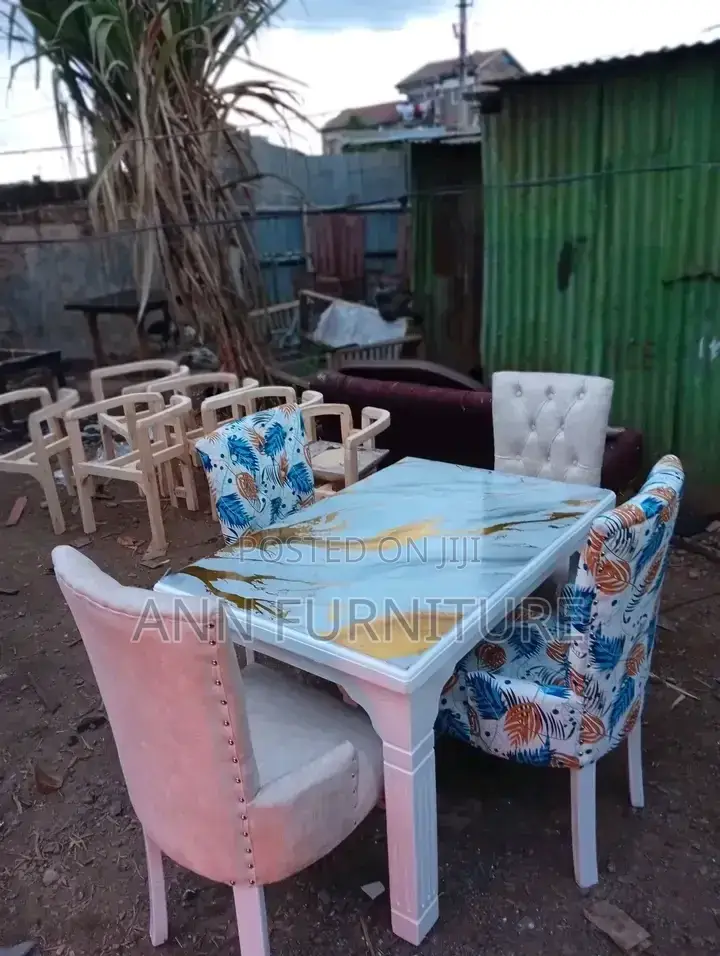 Dinning Table Chestar