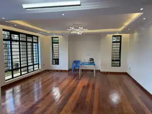 5bdrm Townhouse/Terrace in Membley Estate for sale