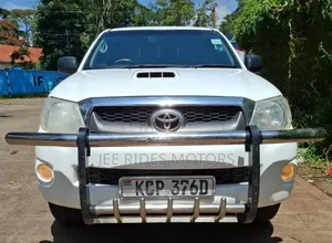 Toyota Hilux 2.5 D-4D 4X4 SRX 2011 White