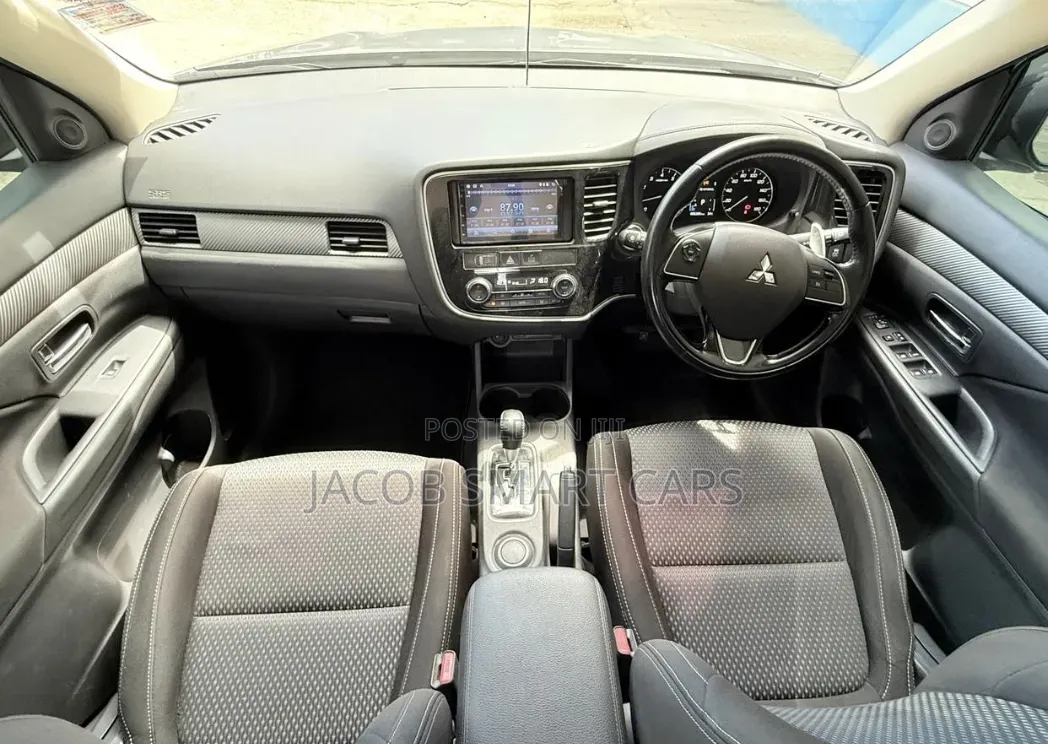 Mitsubishi Outlander 2017 Silver