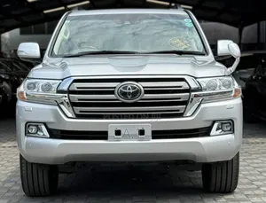 Toyota Land Cruiser 4.6 V8 ZX 2019 Silver