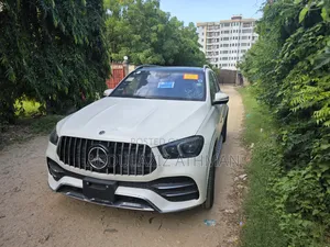 Mercedes-Benz GLE-Class GLE 300d 4MATIC 2019 White