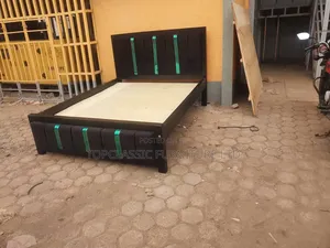 5x6 Black Mocket Bed With Gold Strips