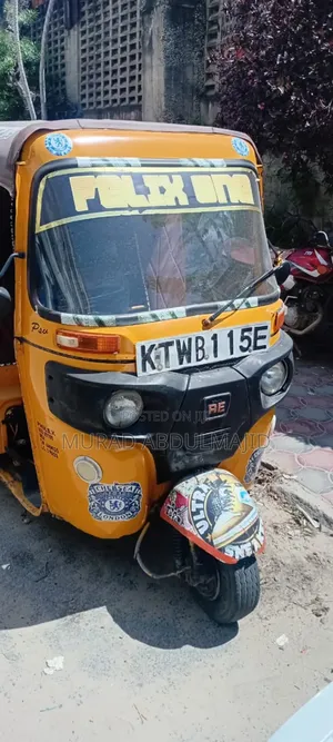 Bajaj Boxer 125 2021 Yellow