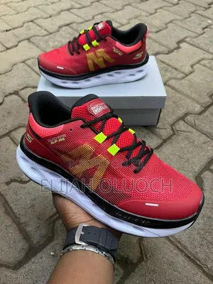 Max Cushioning Glide Step Sketchers  
 Quality