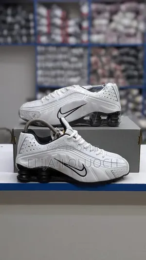 Nike Shox R4 White and Black Retro