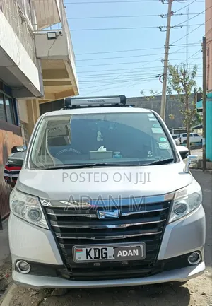 Toyota Noah 2015 Silver
