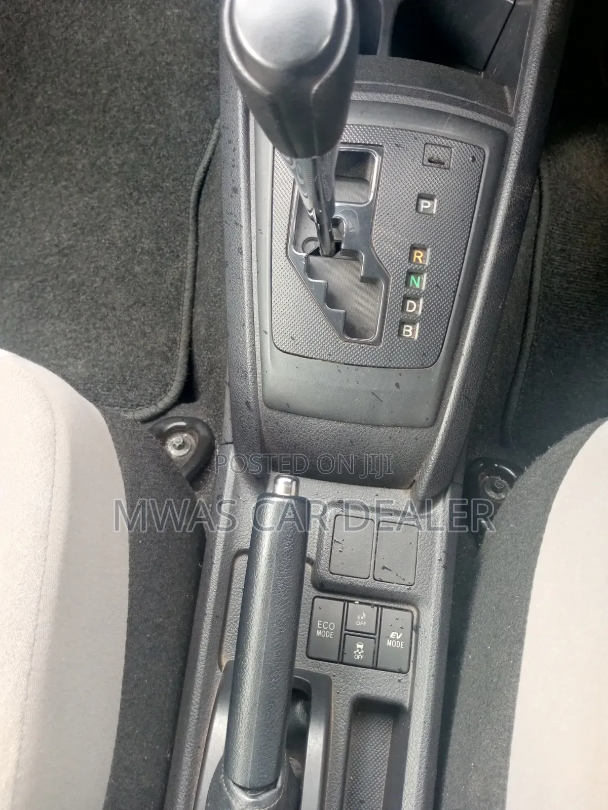 Toyota Axio 2017 Silver