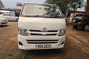Toyota HiAce 2013 White