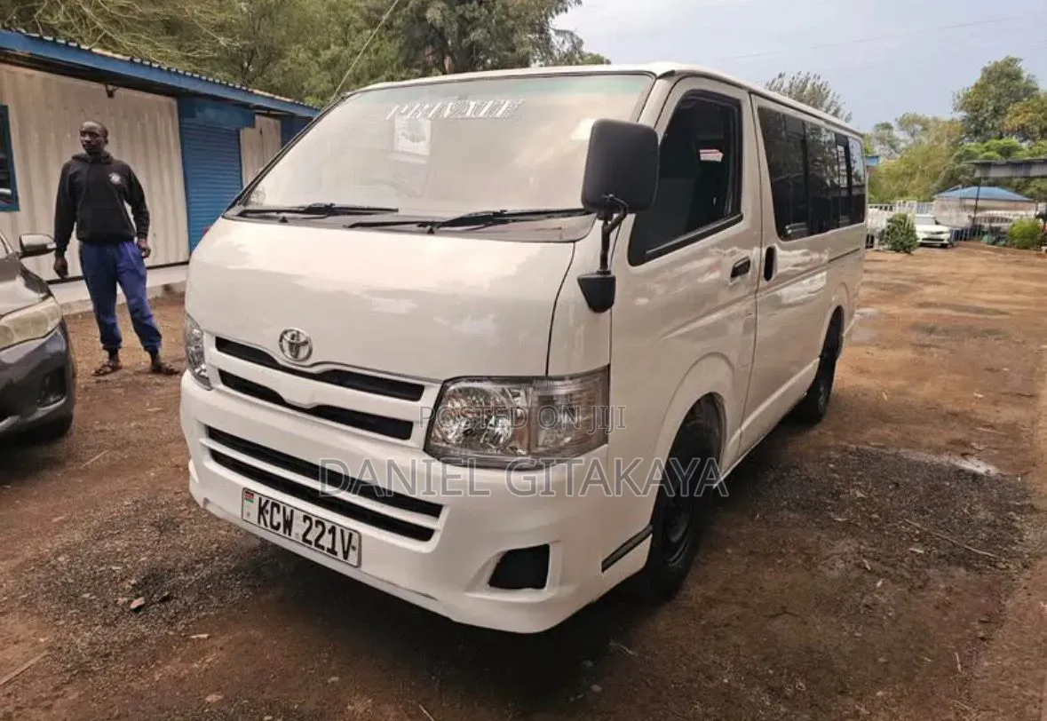 Toyota HiAce 2013 White