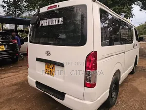 Toyota HiAce 2013 White