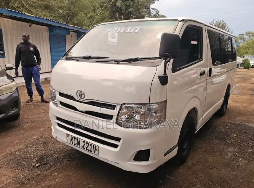 Toyota HiAce 2013 White