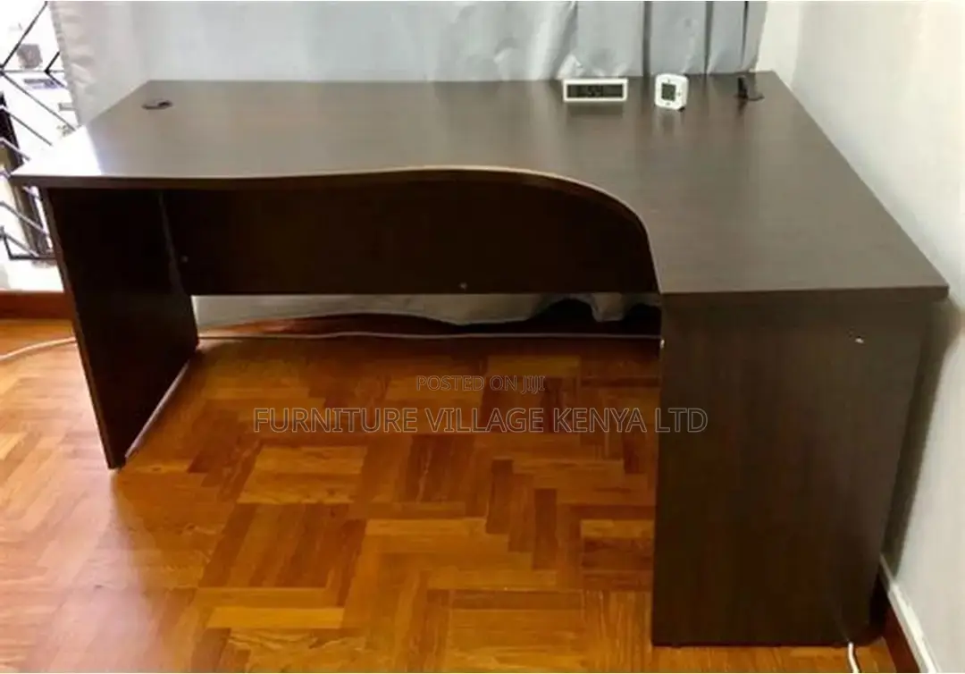 Modern Customized 3-drawer Curved Study Desk.