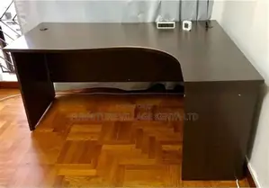 Modern Customized 3-drawer Curved Study Desk.