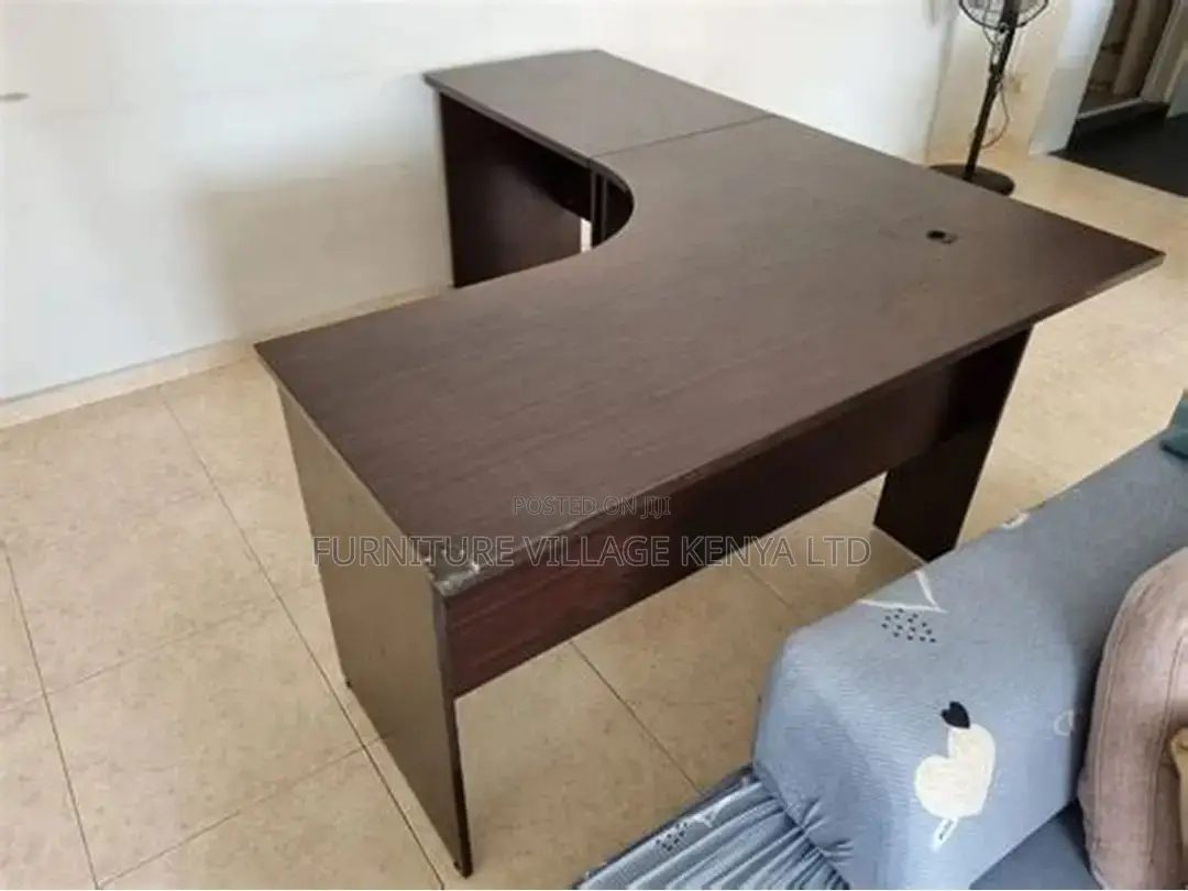 Modern Customized 3-drawer Curved Study Desk.