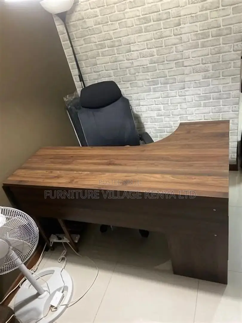 Modern Customized 3-drawer Curved Study Desk.