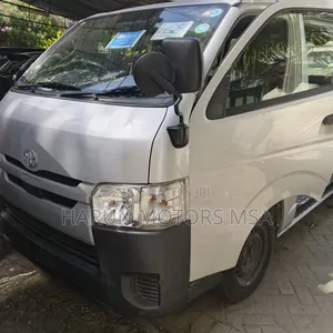 Toyota HiAce 2018 Silver