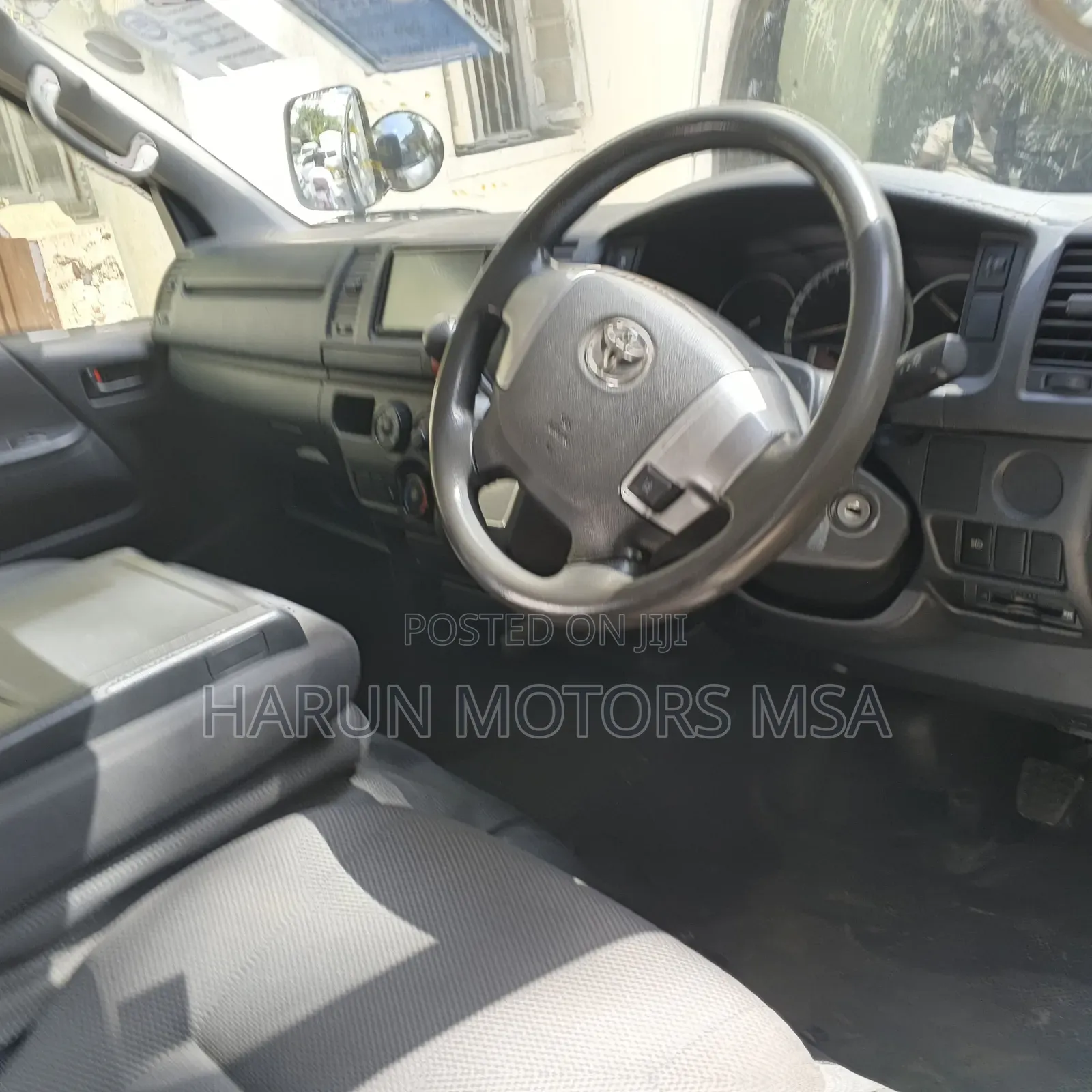 Toyota HiAce 2018 Silver