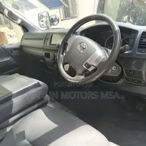 Toyota HiAce 2018 Silver