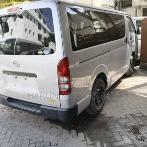 Toyota HiAce 2018 Silver