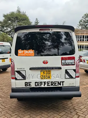 Toyota HiAce 2013 White