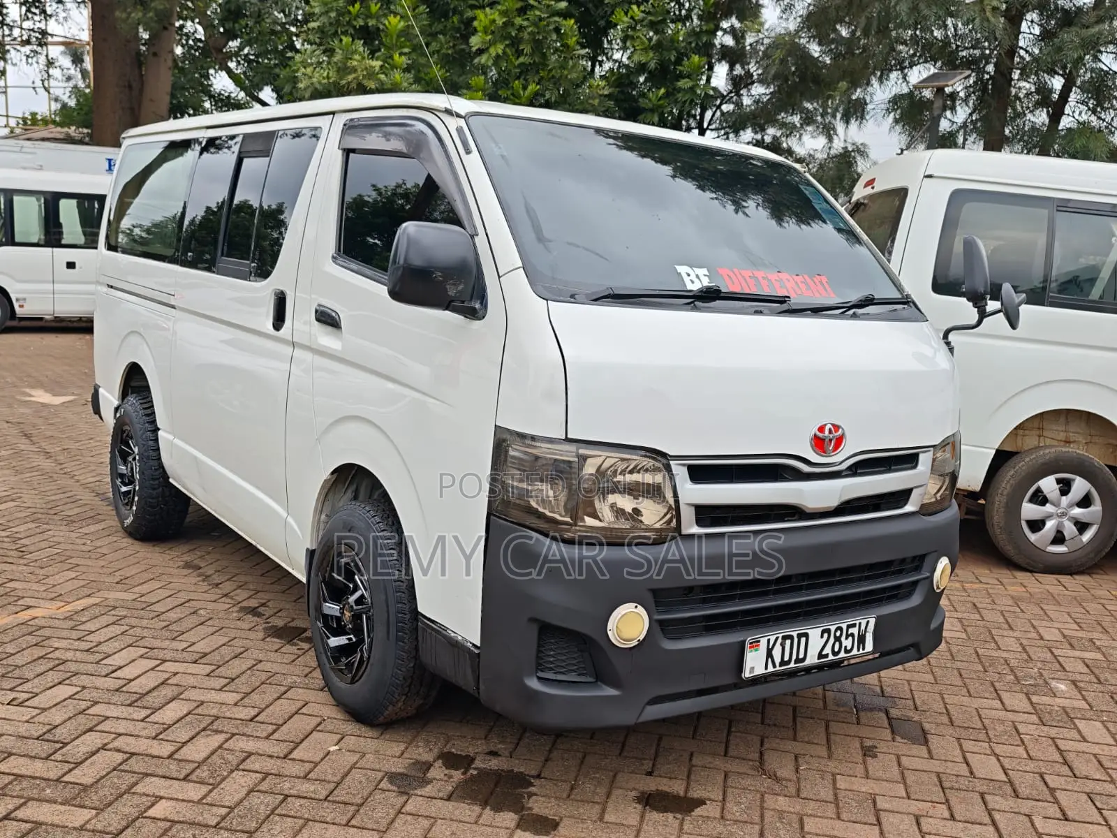 Toyota HiAce 2013 White