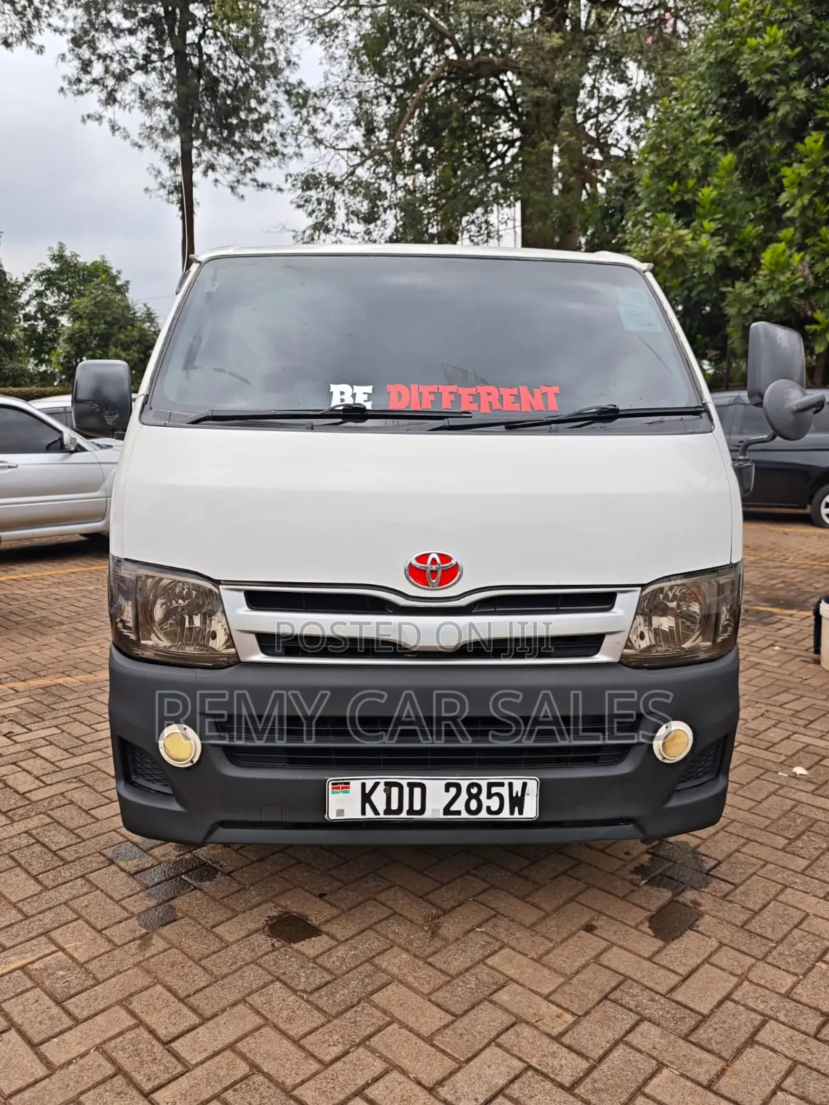 Toyota HiAce 2013 White