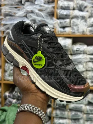 Nike Zoom Vomero 5 Sneakers