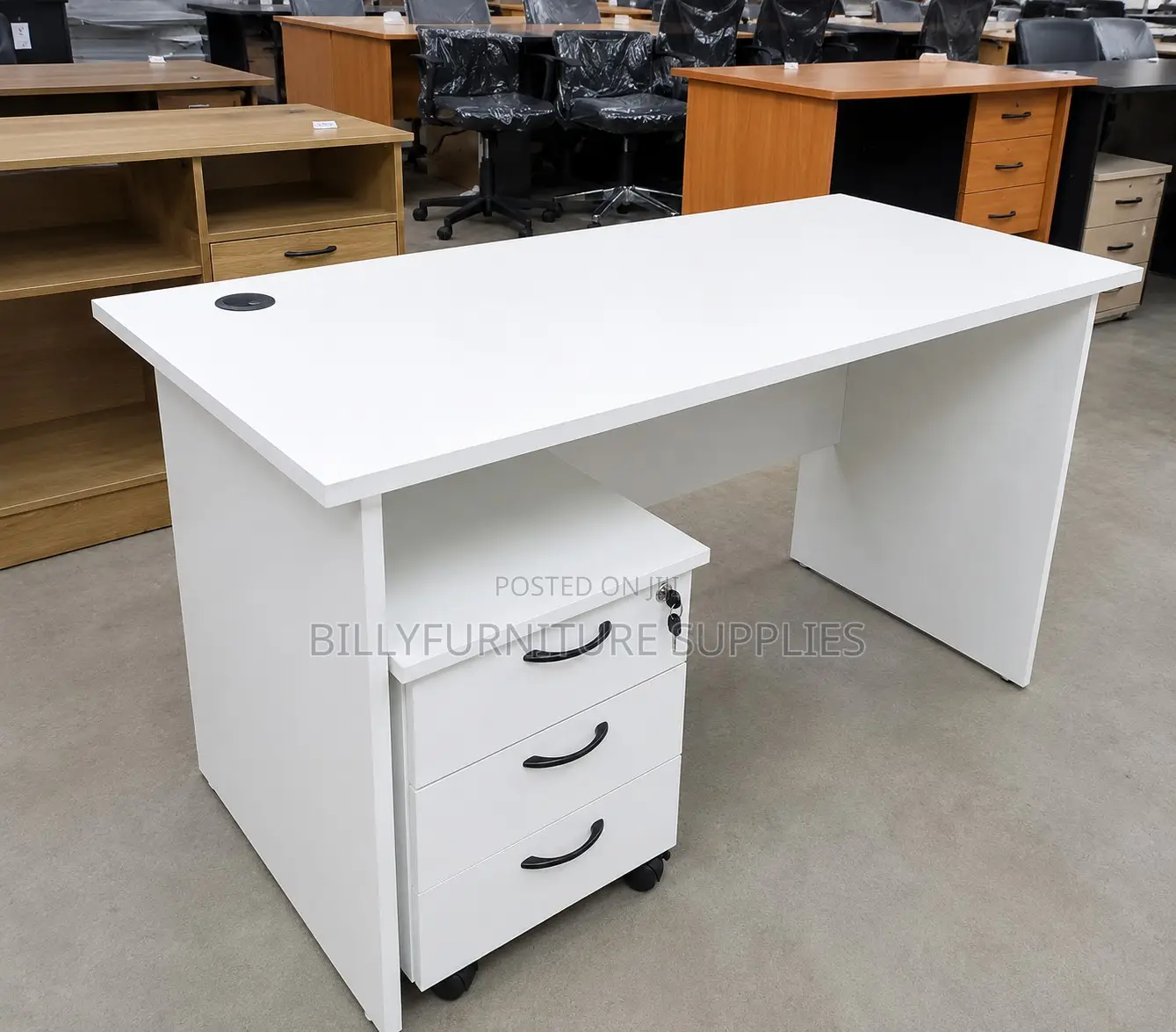 1.2m Office Desk With Movable Drawers