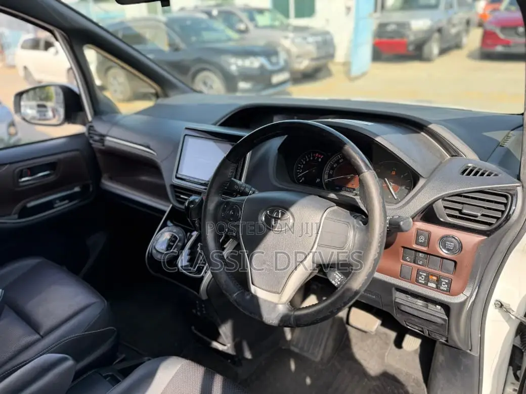 Toyota Esquire 2019 White