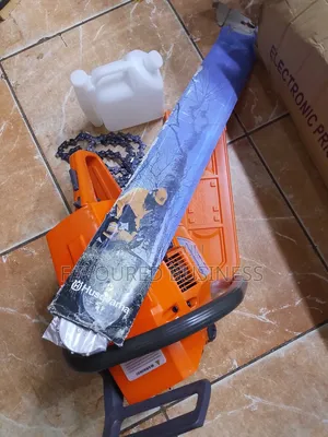 Heavy Duty 272xp Husqvarna Power Saw /Brand New Power Saw Available